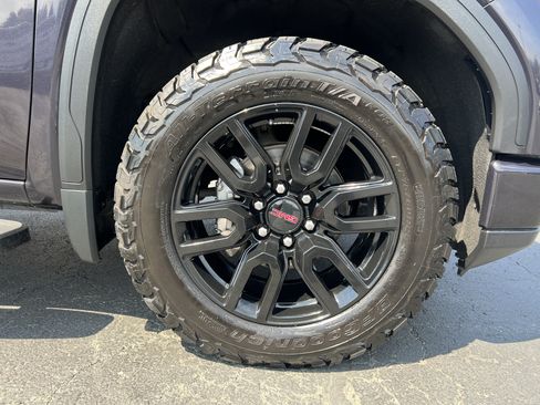 Used 2022 GMC Sierra 1500 Elevation w/ LPO, Elevation Black Package AWD/4WD image 12