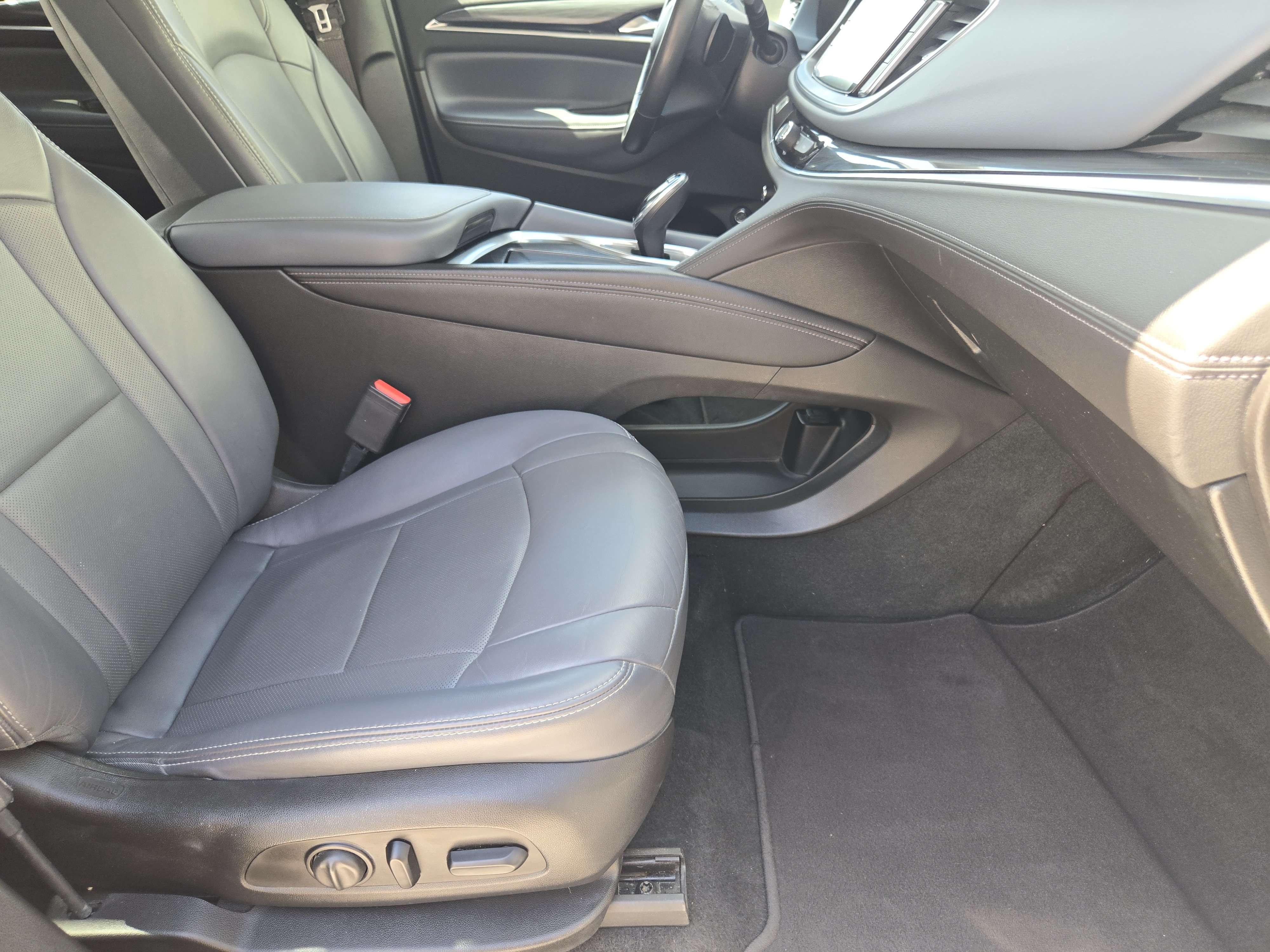 Used 2018 Buick Enclave Essence w/ Trailering Package FWD image 15