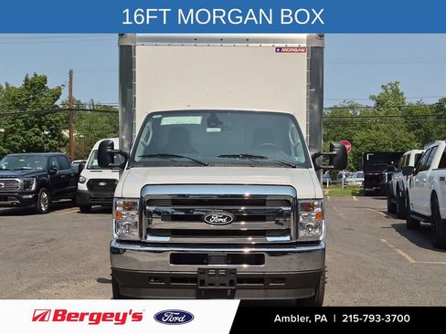 New 2027 Ford E-450 and Econoline 450 Super Duty w/ Driver's Safety Package RWD image 3