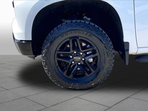 Used 2024 Chevrolet Silverado 1500 LT Trail Boss w/ Convenience Package II AWD/4WD image 11