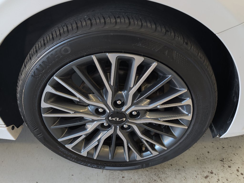 Certified 2023 Kia Forte GT-Line FWD image 4