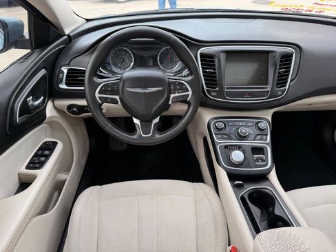Used 2015 Chrysler 200 Limited w/ Convenience Group FWD image 4
