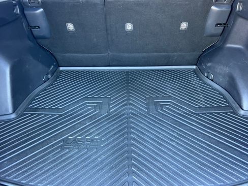 Used 2019 Toyota RAV4 LE FWD image 15