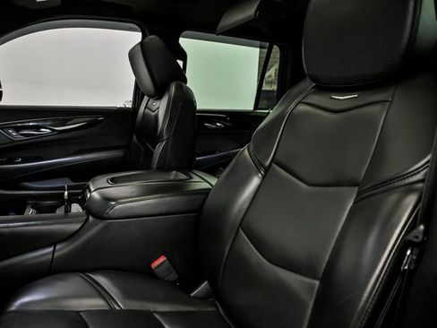 Used 2018 Cadillac Escalade Platinum image 14