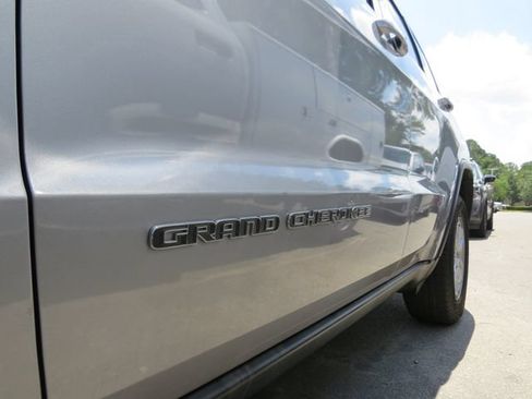 Used 2019 Jeep Grand Cherokee Laredo AWD/4WD image 7