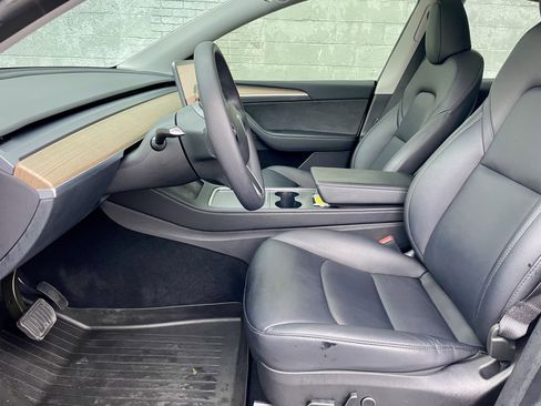 Used 2022 Tesla Model Y Long Range image 14