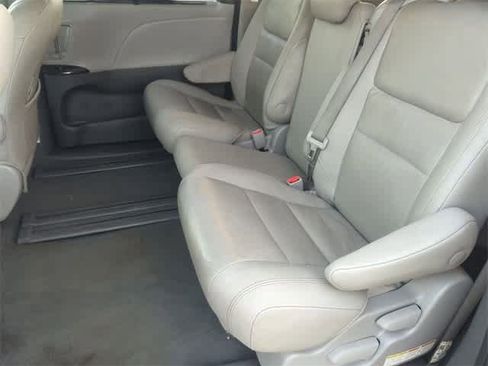 Used 2020 Toyota Sienna XLE image 20