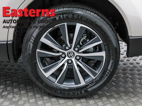 Used 2024 Toyota Venza LE image 33