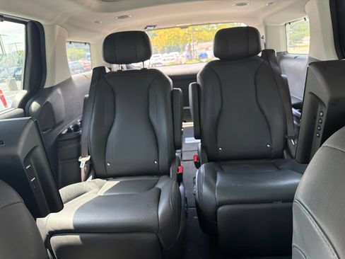 Used 2025 Kia Carnival SX Prestige FWD image 4
