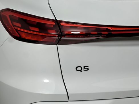 Used 2025 Audi Q5 Premium w/ Convenience Package image 26