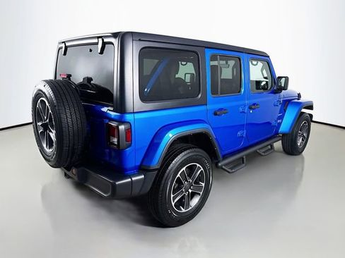 Used 2023 Jeep Wrangler Unlimited Sahara AWD/4WD image 7