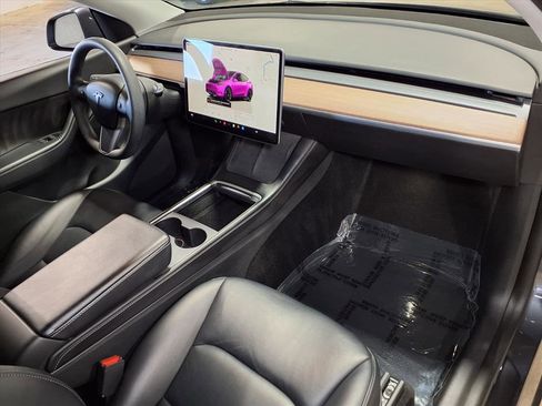 Used 2022 Tesla Model Y Long Range image 22