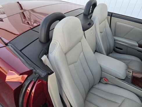 Used 2006 Cadillac XLR image 8