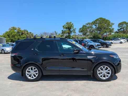 Used 2019 Land Rover Discovery SE AWD/4WD image 9