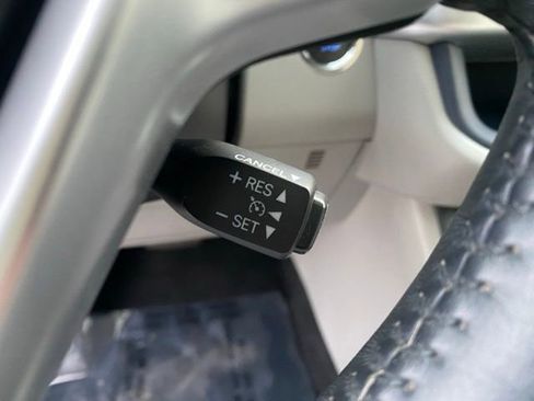 Used 2016 Toyota Highlander XLE image 22