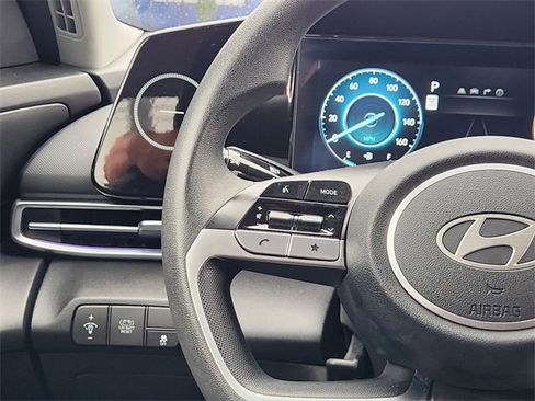 Used 2024 Hyundai Elantra Blue image 28