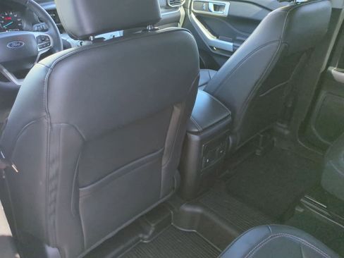 Used 2023 Ford Explorer XLT w/ Equipment Group 202A AWD/4WD image 18