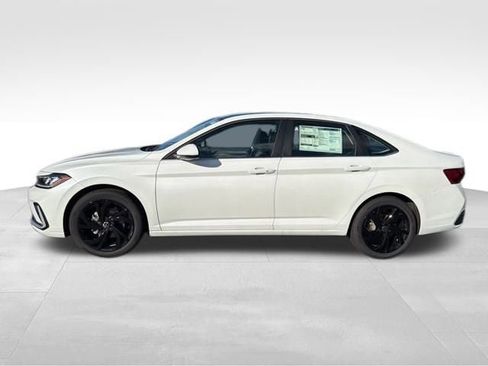 New 2025 Volkswagen Jetta SE image 4
