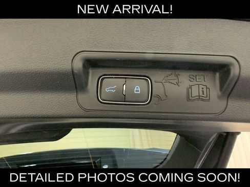 Used 2023 Ford Explorer XLT AWD/4WD image 21