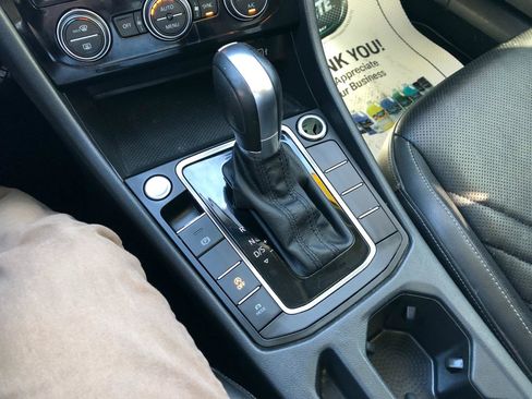 Used 2019 Volkswagen Jetta SEL Premium image 23