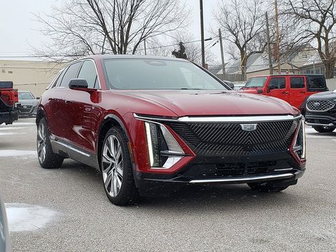 Used 2024 Cadillac Lyriq Luxury w/ LPO, Floor Liner Package image 3