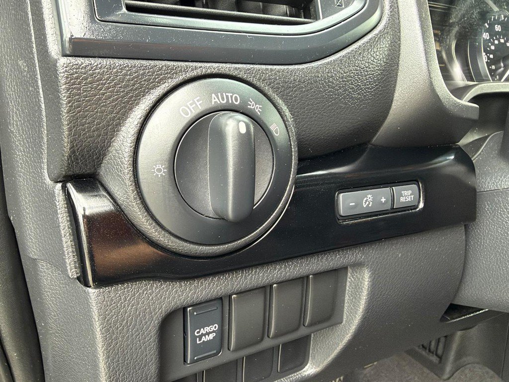 Used 2022 Nissan Titan SV AWD/4WD image 33