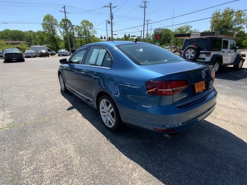Used 2017 Volkswagen Jetta SEL Premium FWD image 6