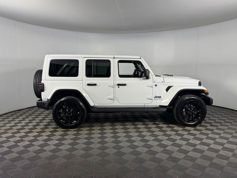 Used 2025 Jeep Wrangler Unlimited Sahara AWD/4WD image 5