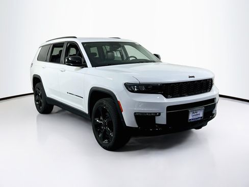 Used 2023 Jeep Grand Cherokee L Limited w/ Black Appearance Package AWD/4WD image 3