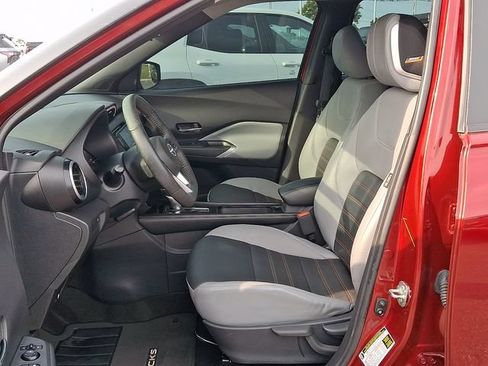 Used 2023 Nissan Kicks SR w/ SR Premium Package FWD image 10