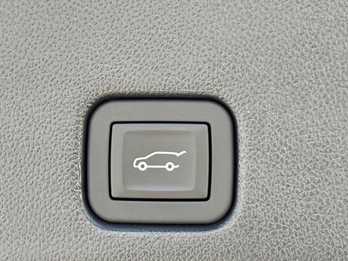 Used 2025 Chevrolet Traverse Z71 w/ Driver Confidence Package AWD/4WD image 7