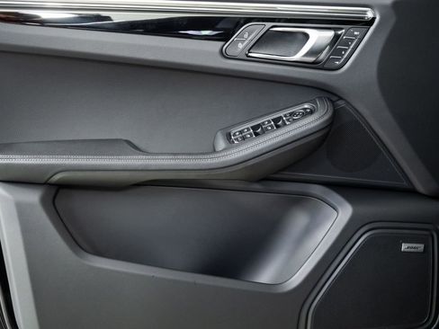 New 2026 Porsche Macan AWD/4WD image 6