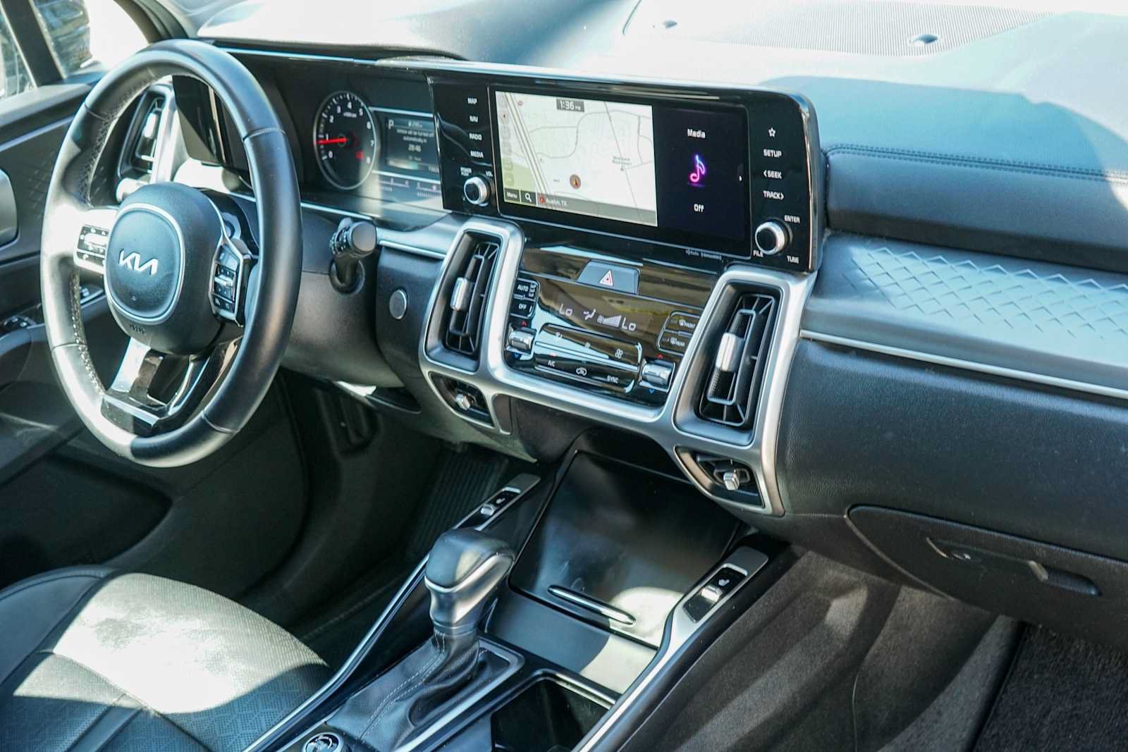 Used 2022 Kia Sorento S w/ Panoramic Sunroof Package FWD image 24