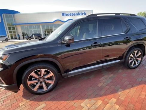 Used 2025 Honda Pilot Elite image 6