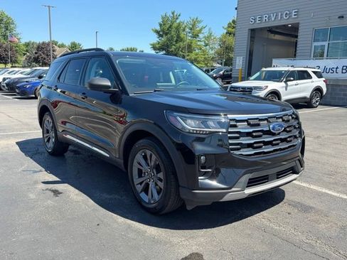 Used 2025 Ford Explorer Active w/ Active Comfort Package AWD/4WD image 9