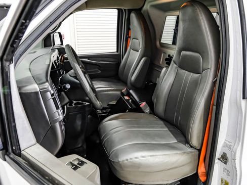 Used 2014 Chevrolet Express 2500 RWD image 28