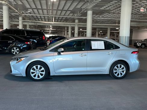 Used 2025 Toyota Corolla LE FWD image 7