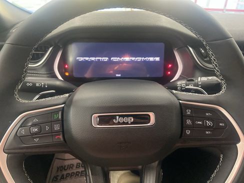 New 2025 Jeep Grand Cherokee Altitude image 23