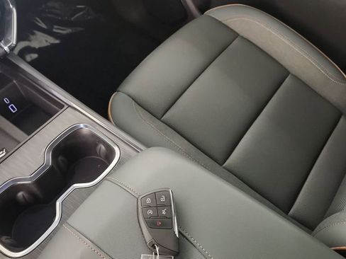 Used 2024 GMC Acadia AT4 w/ Luxury Package image 21