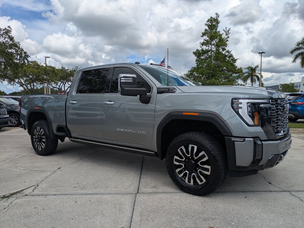 Used 2024 GMC Sierra 2500 Denali Ultimate AWD/4WD image 2