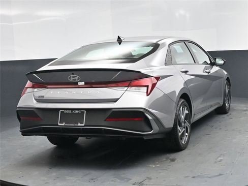 Certified 2025 Hyundai Elantra Sport image 10