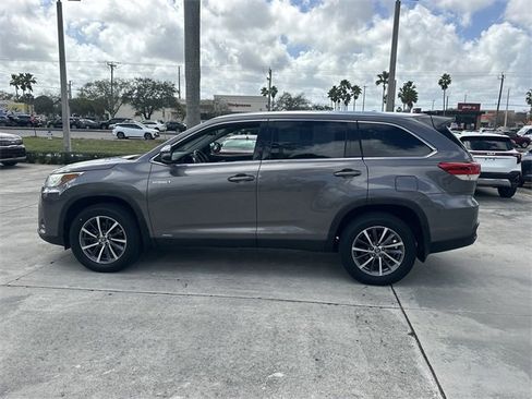 Used 2019 Toyota Highlander XLE image 12