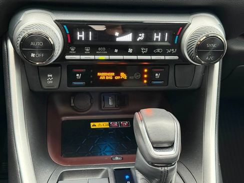 Used 2022 Toyota RAV4 Limited image 22