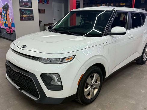 Used 2020 Kia Soul LX FWD image 1