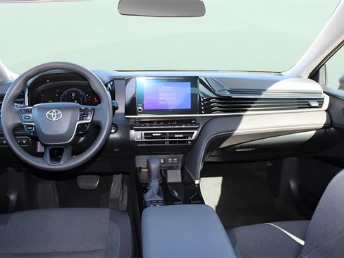 Used 2025 Toyota Camry LE image 22