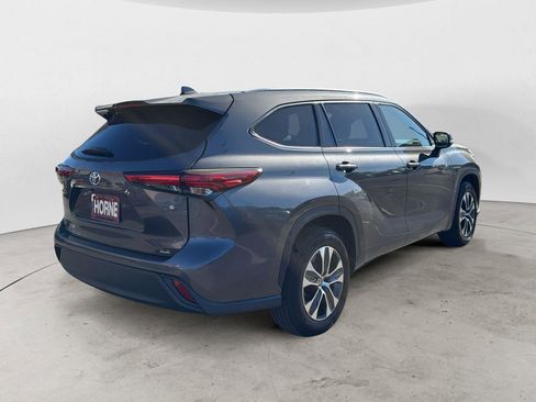Used 2022 Toyota Highlander XLE image 5