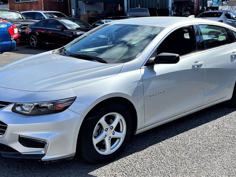 Used 2018 Chevrolet Malibu LS FWD image 1