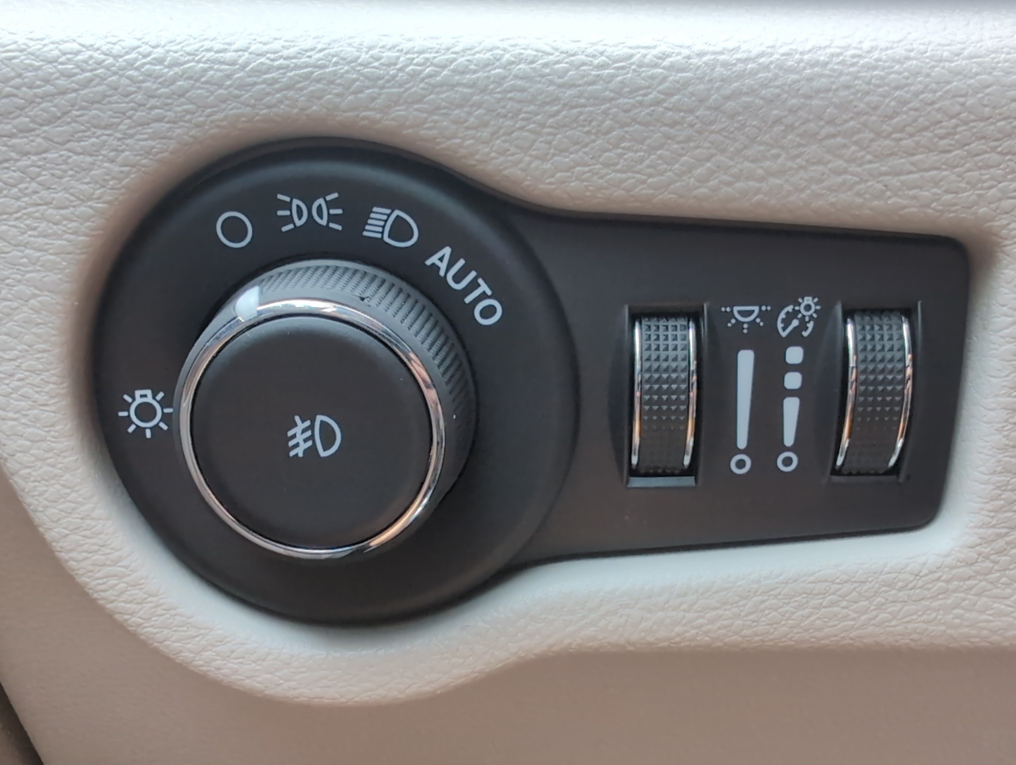 Used 2024 Chrysler Pacifica Touring-L FWD image 37