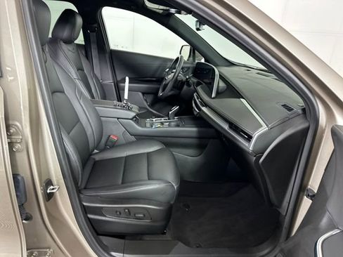 Used 2024 Cadillac XT4 Luxury image 28