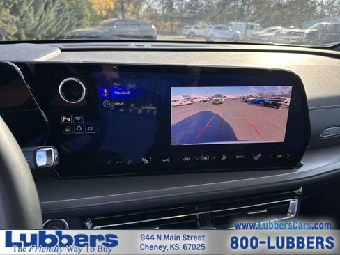 Used 2025 Chevrolet Traverse LT image 17